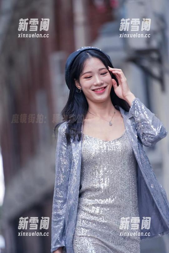 魔镜街拍：释放你的叛逆，牛仔热裤与资源图包一触即发！