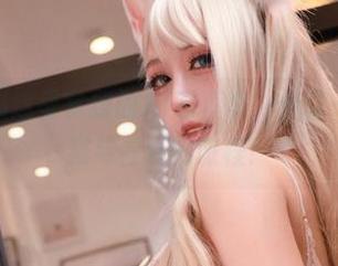 从黑白御猫这里拿到的JK写真集，分享一场穿梭于猫与青春的旅程！